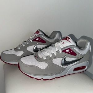 Nike AIR women’s Size: 8.5